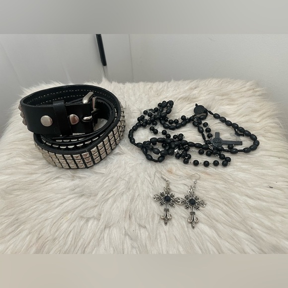 Accesorries Bundle! Belt,Earrings etc - Picture 1 of 6